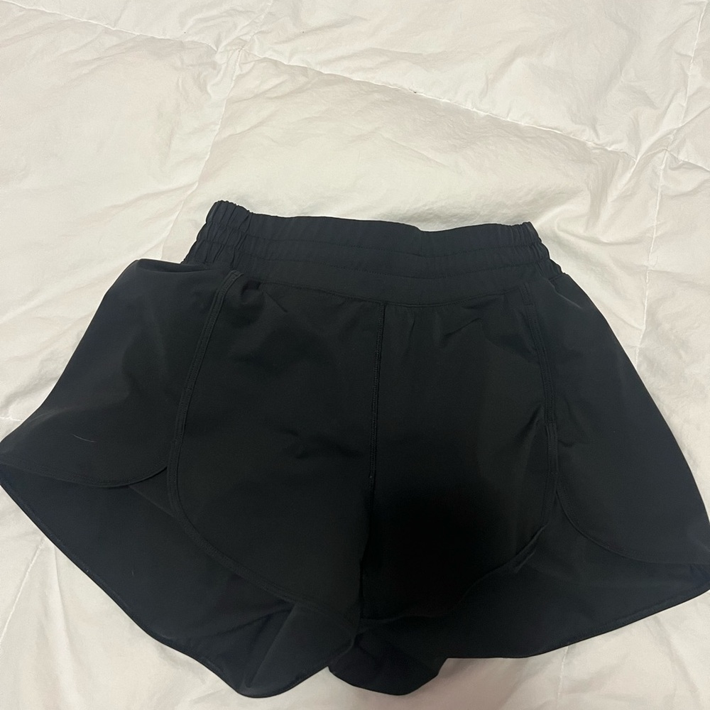 Lululemon women sz 4 Tracker Low-Rise Short athlete shorts 2.5 inch